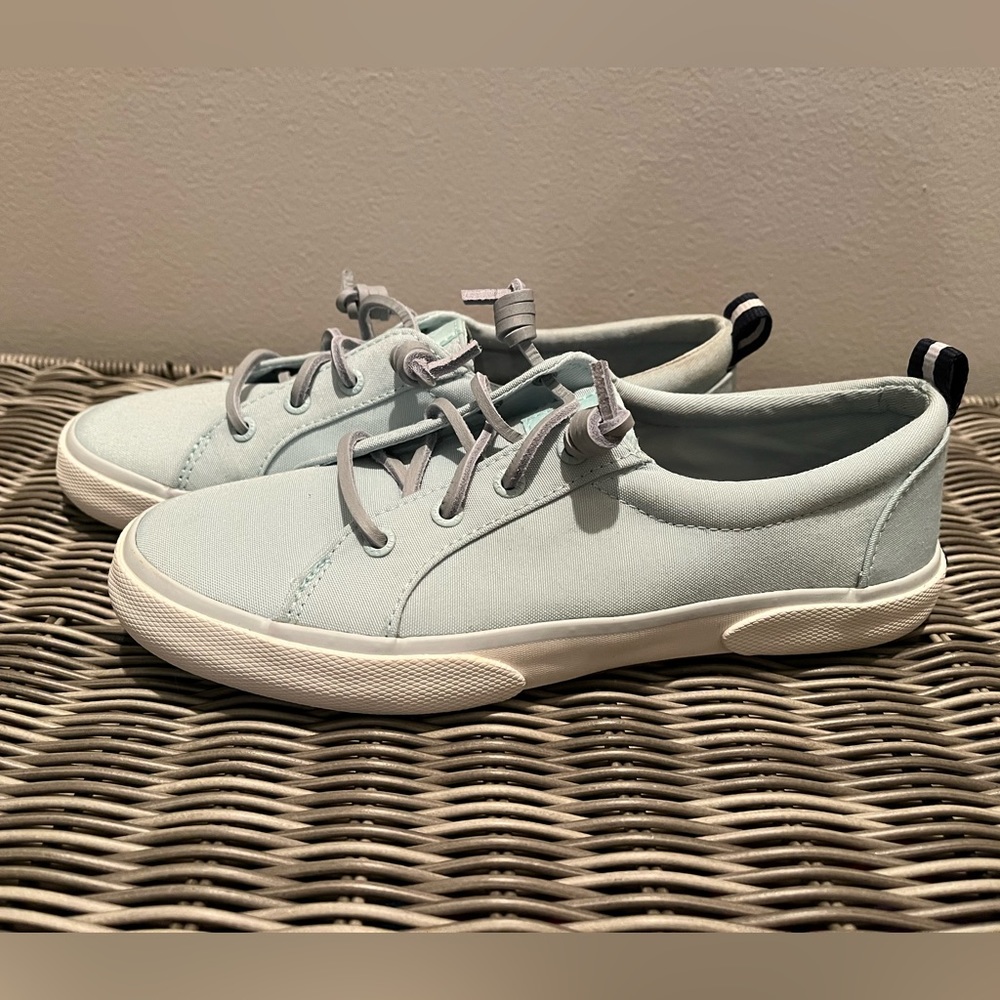 Sperry Women’s Pier Wave Lace to Toe Sneaker